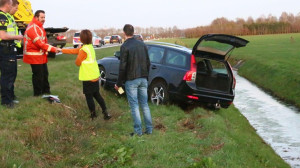 Auto bijna de sloot in door tegenligger