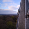 Harm Dijkstra haalt vlag Dorpskerk binnen