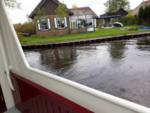 Slener ouderen genieten van boottocht