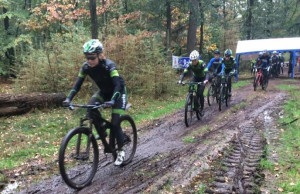 Veel fietsers tijdens Bushbiker Najaarstocht