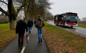 Deelnemers genieten van menuwandeling