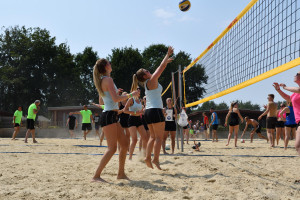 1300 deelnemers Beachvolleybal Ermerstrand