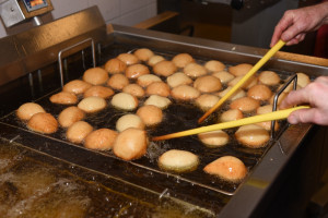 Ondanks corona toch oliebollen in Sleen