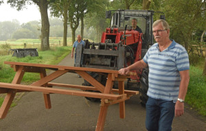 Feestelijke plaatsing 'picknicktafel' Diphoorn