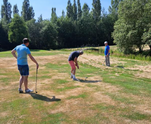 SleenWebbers golfen tijdens vrijwilligersuitje