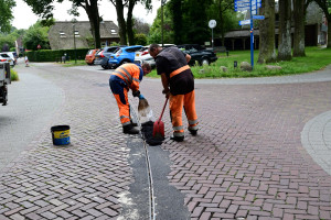 Fietser komt lelijk ten val in centrum Sleen