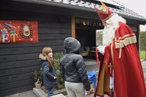 Kinderen genieten van Sinterklaasspeurtocht 