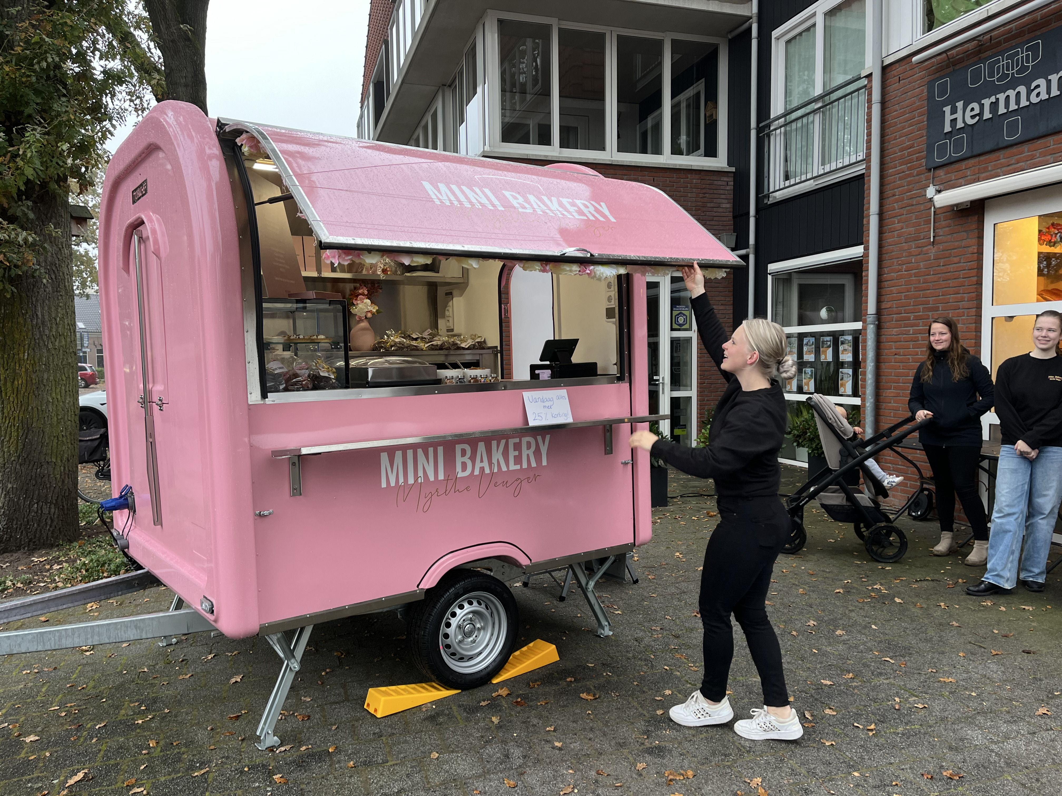 Foto 1 Myrthe opent haar foodtruck.jpg